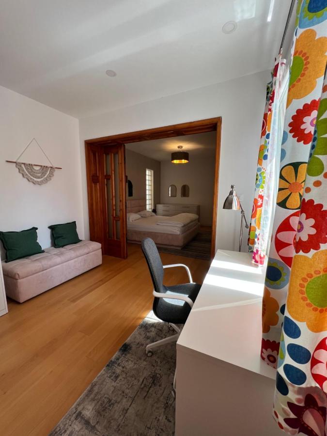 Trip'N'Hostel Chill Zone Tiranë Ngoại thất bức ảnh