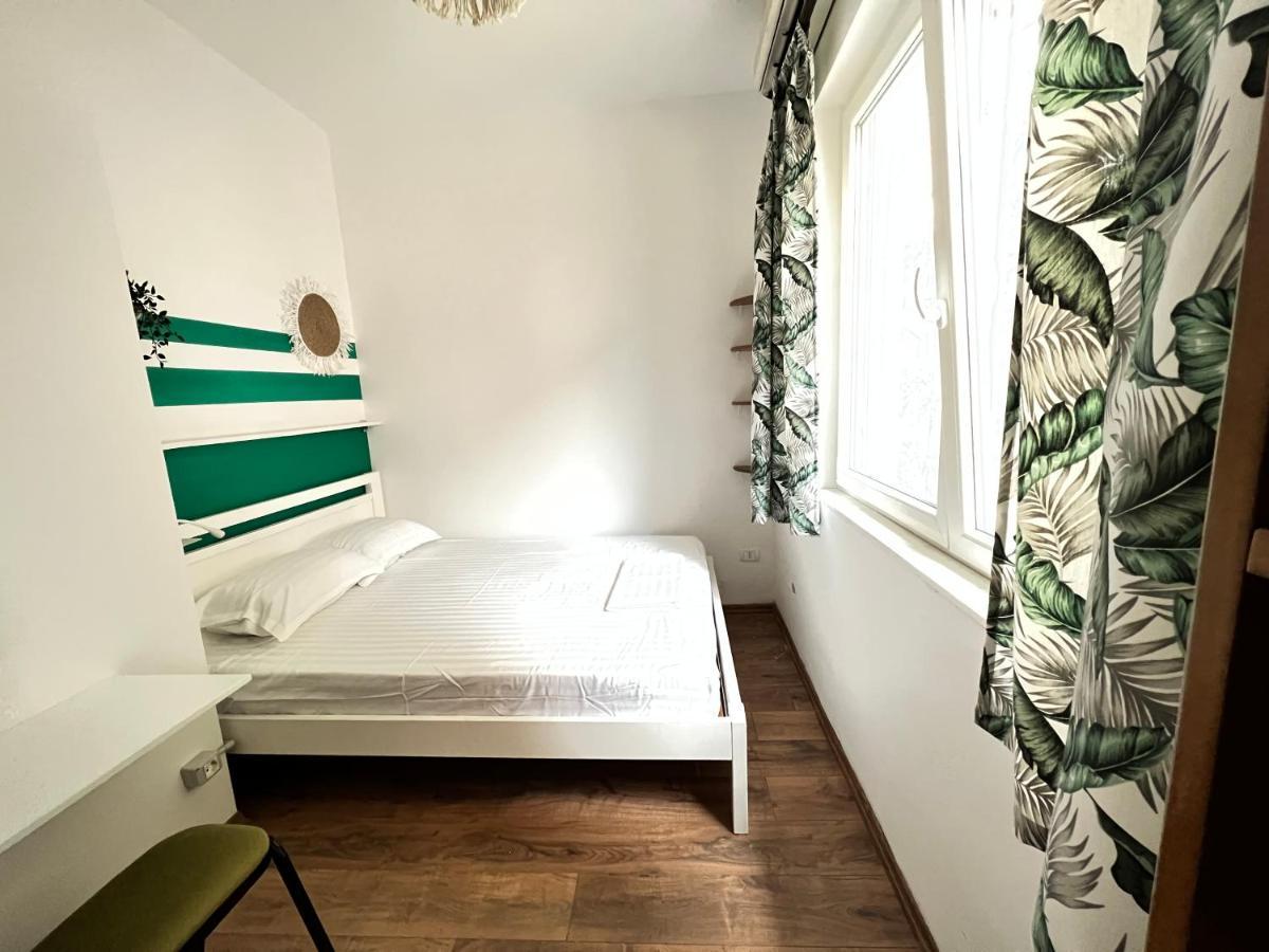 Trip'N'Hostel Chill Zone Tiranë Ngoại thất bức ảnh