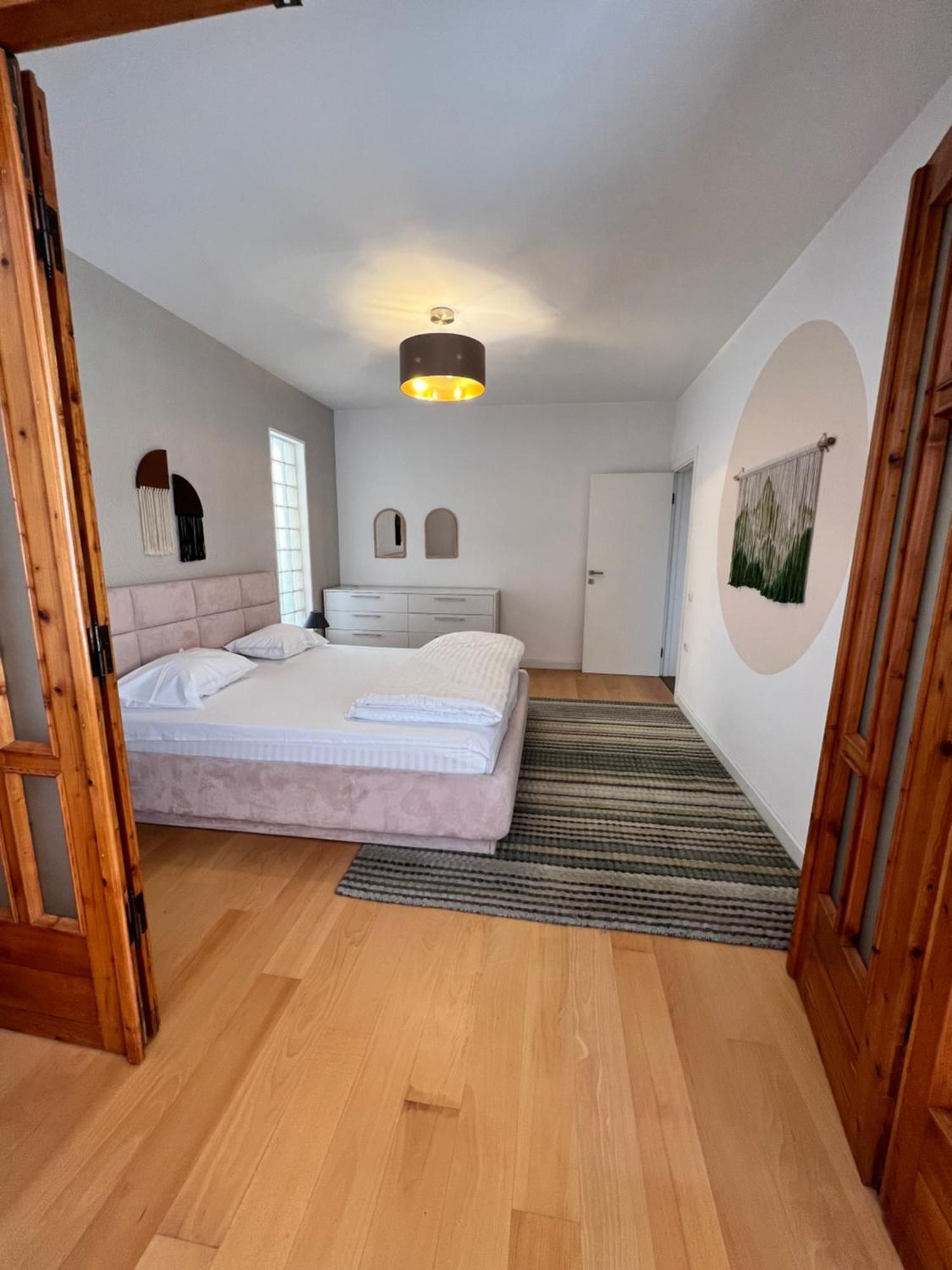 Trip'N'Hostel Chill Zone Tiranë Ngoại thất bức ảnh
