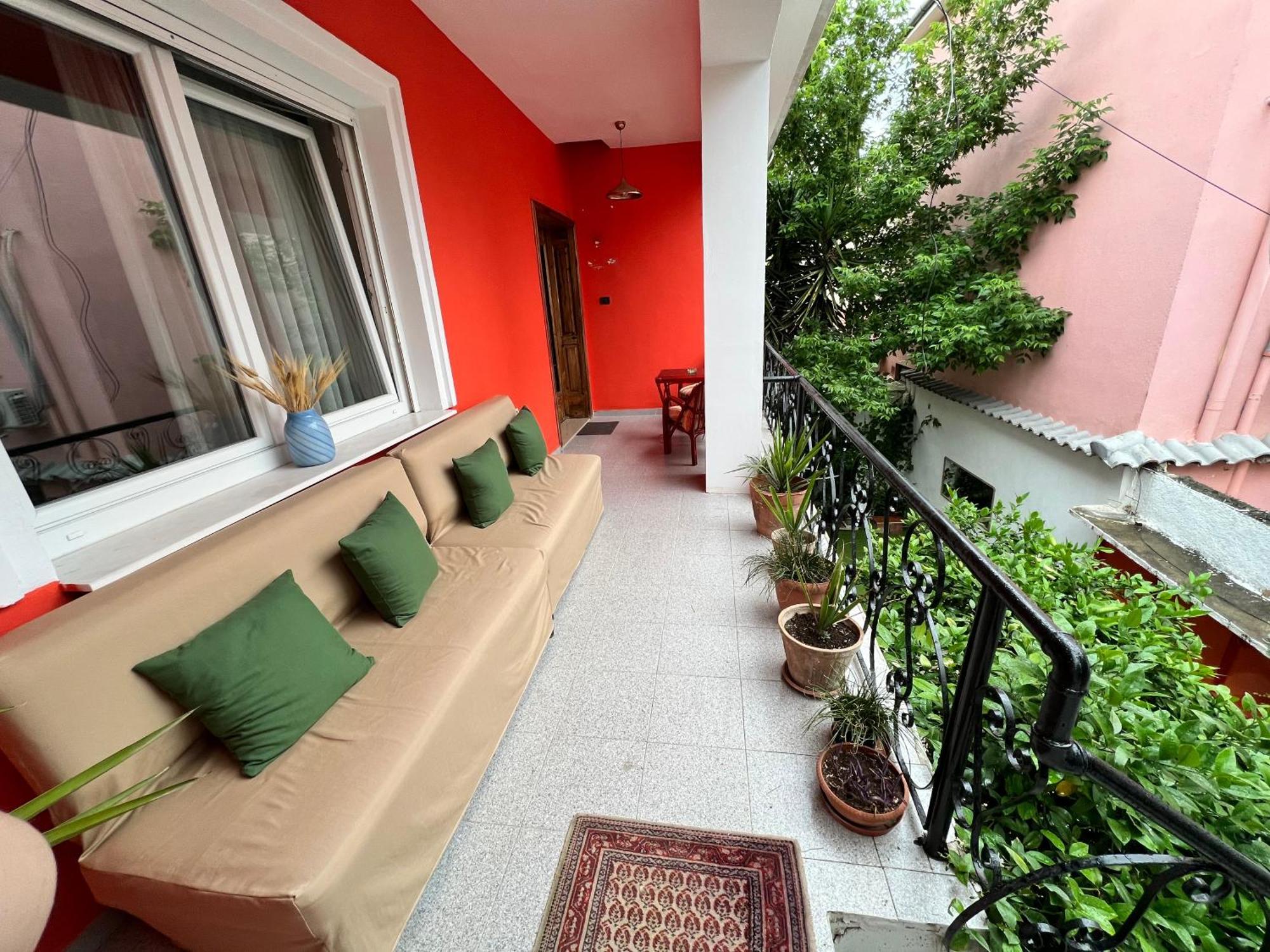 Trip'N'Hostel Chill Zone Tiranë Ngoại thất bức ảnh
