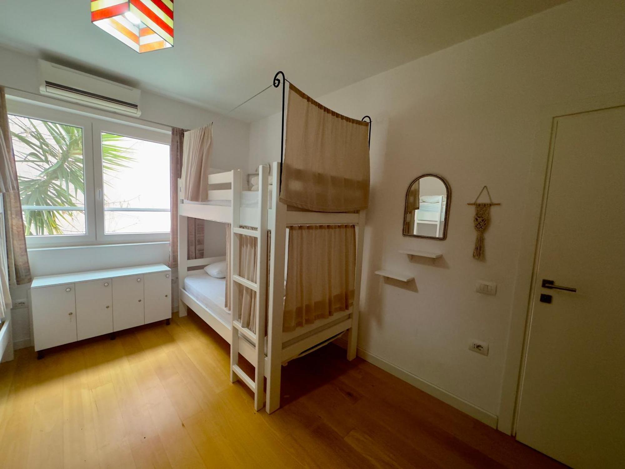 Trip'N'Hostel Chill Zone Tiranë Ngoại thất bức ảnh