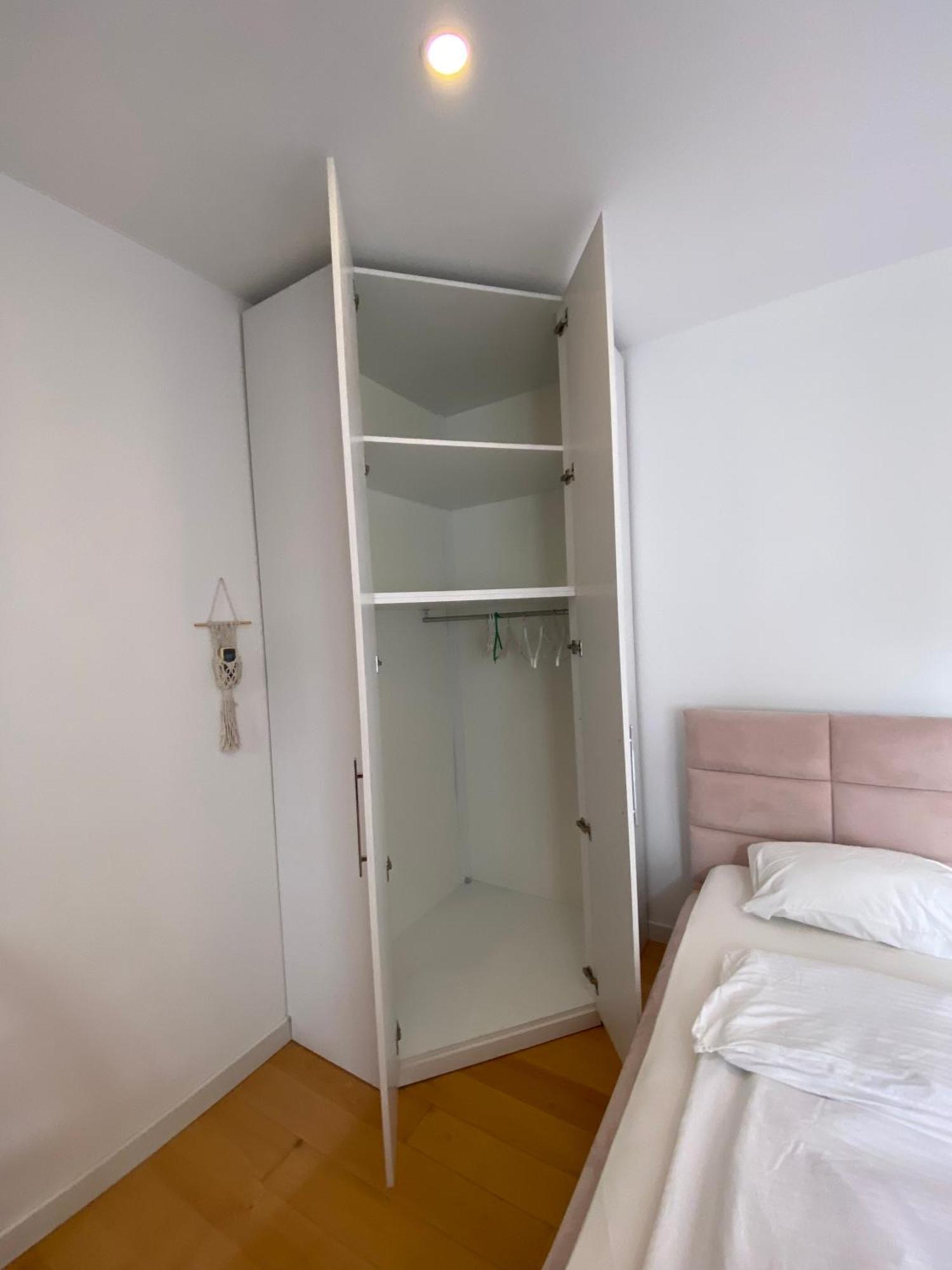 Trip'N'Hostel Chill Zone Tiranë Ngoại thất bức ảnh