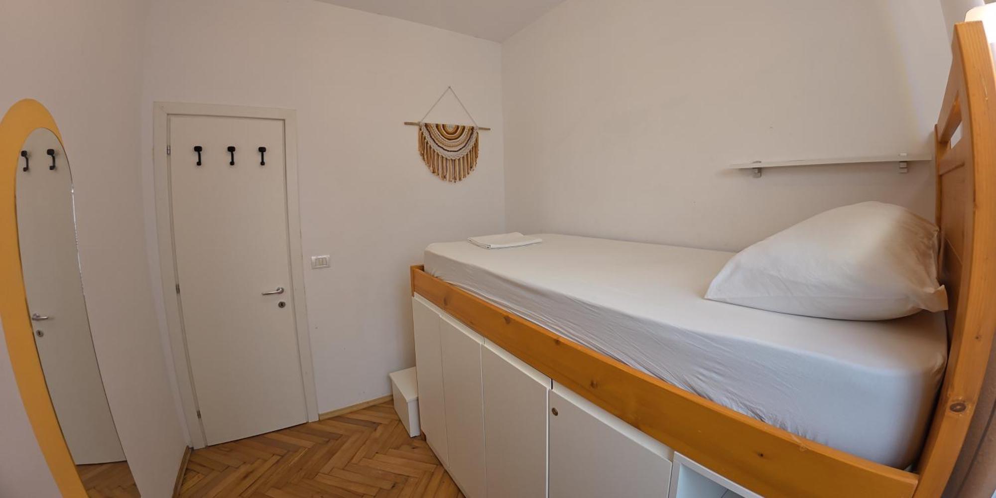 Trip'N'Hostel Chill Zone Tiranë Ngoại thất bức ảnh