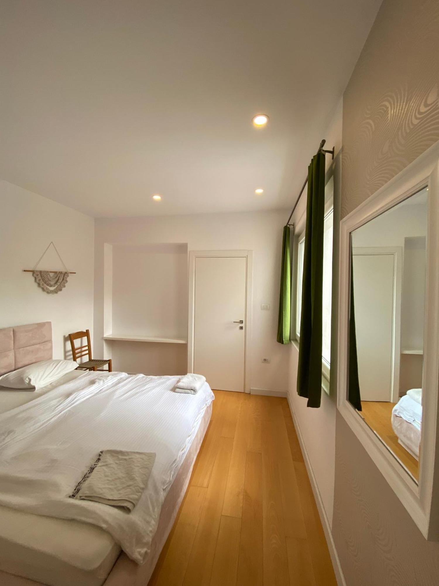 Trip'N'Hostel Chill Zone Tiranë Ngoại thất bức ảnh