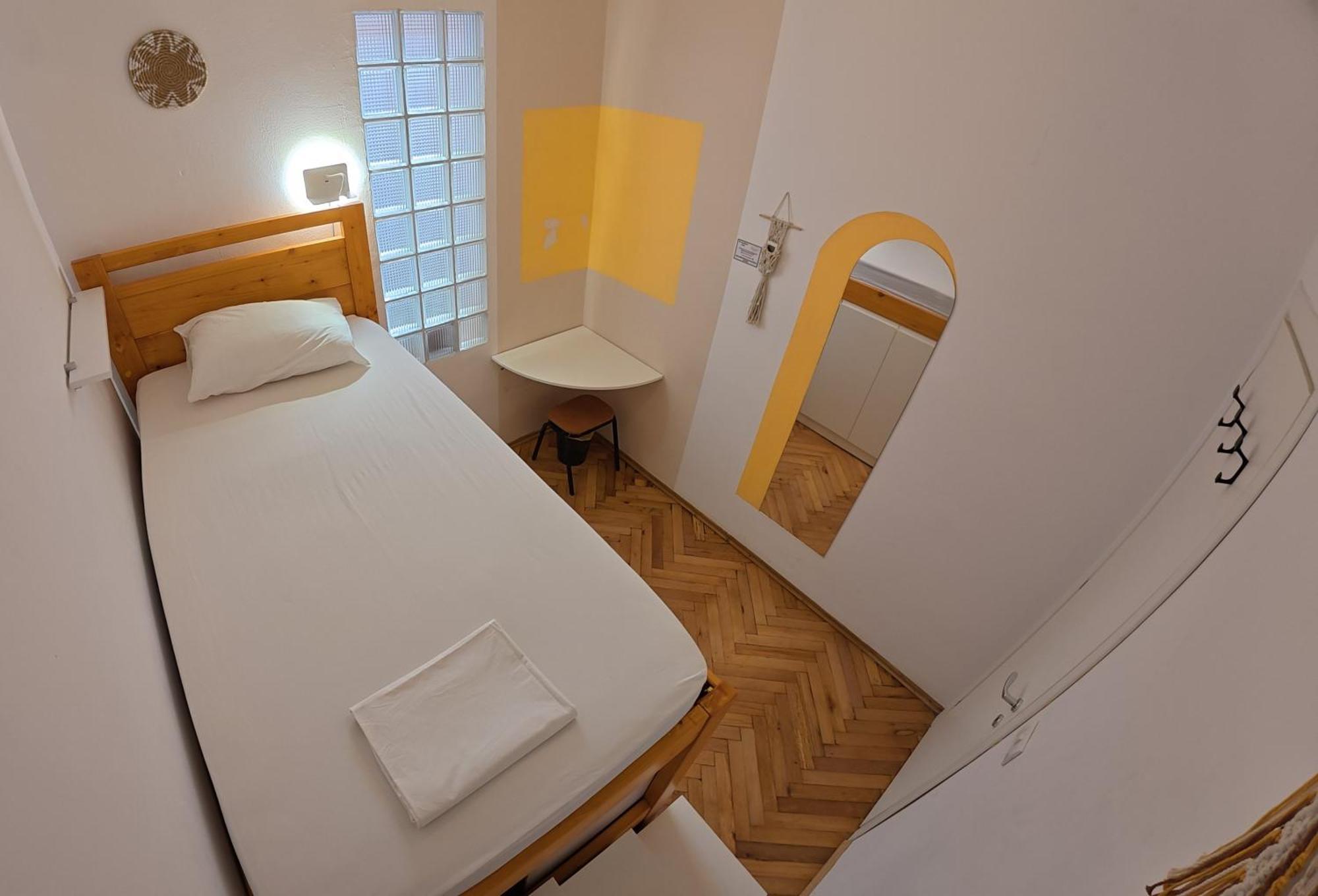 Trip'N'Hostel Chill Zone Tiranë Ngoại thất bức ảnh
