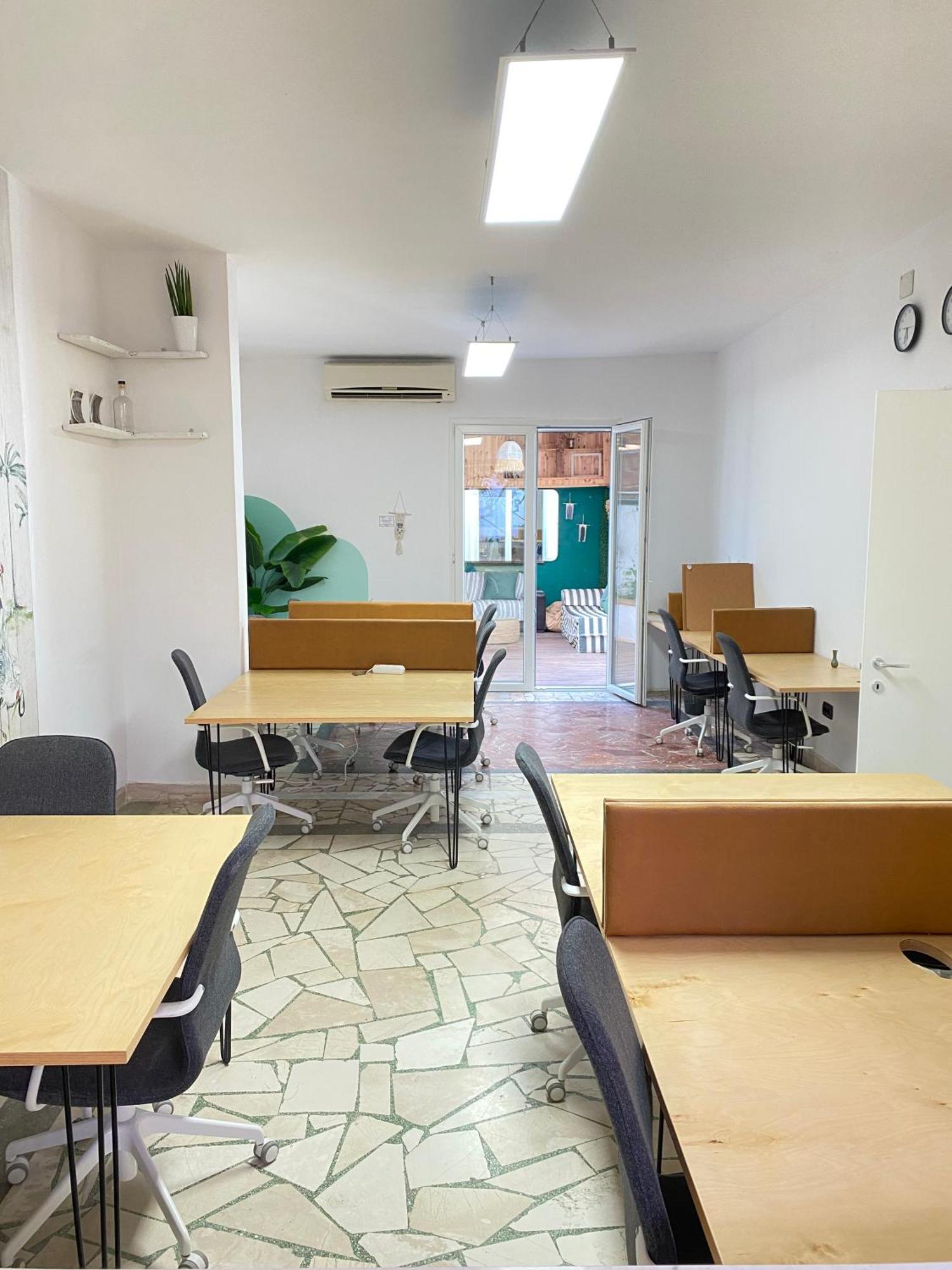 Trip'N'Hostel Chill Zone Tiranë Ngoại thất bức ảnh