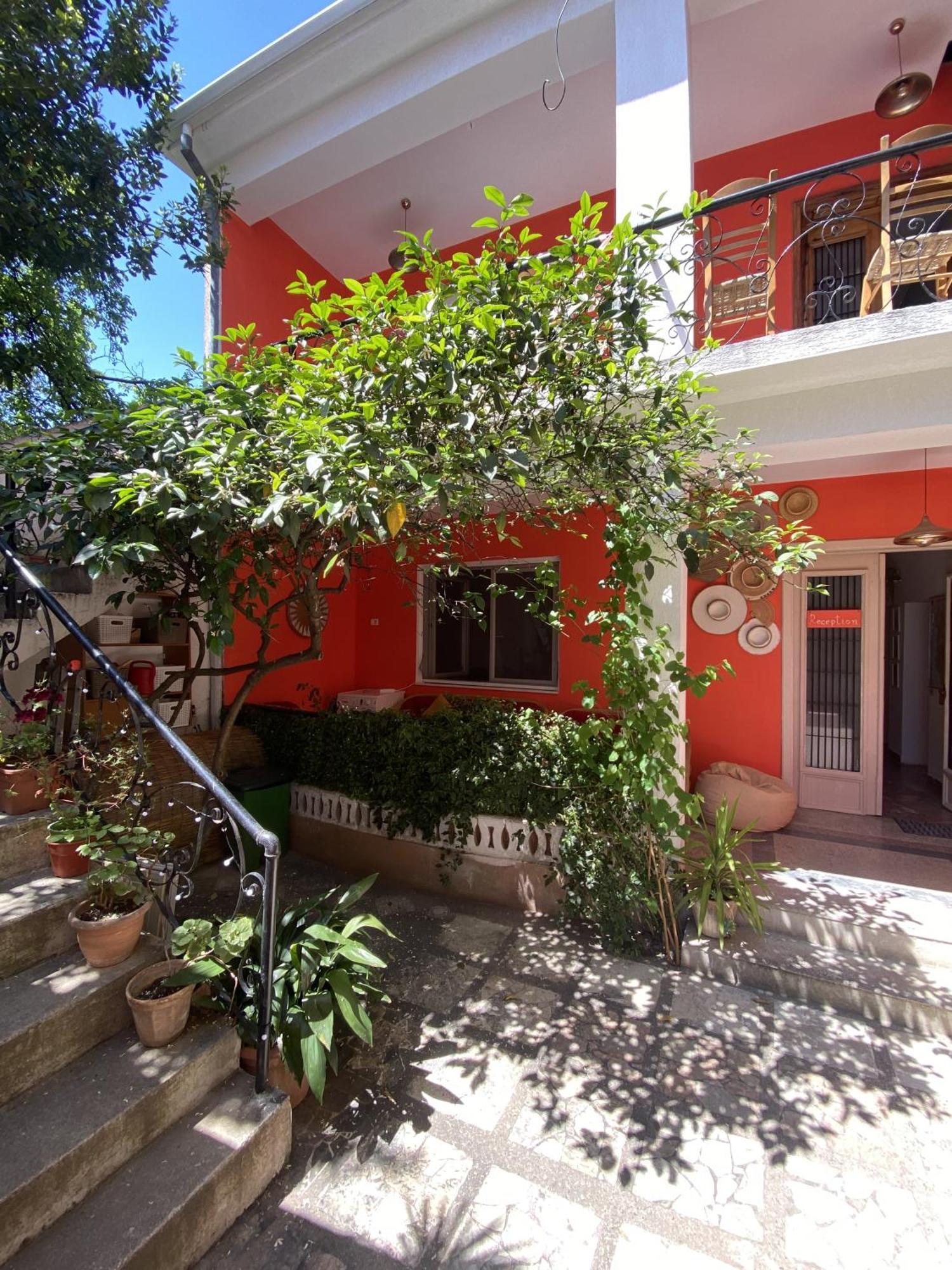Trip'N'Hostel Chill Zone Tiranë Ngoại thất bức ảnh