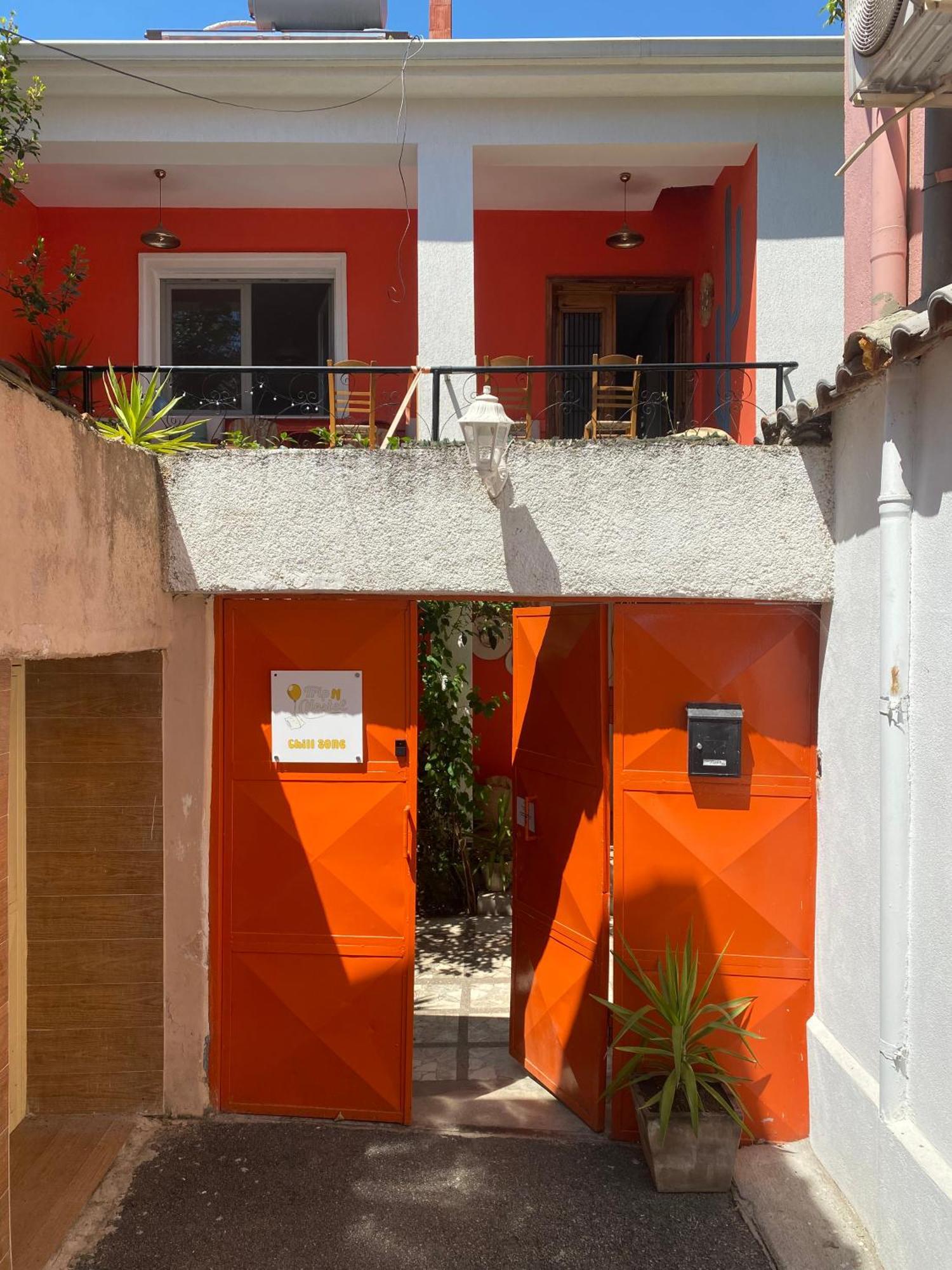 Trip'N'Hostel Chill Zone Tiranë Ngoại thất bức ảnh